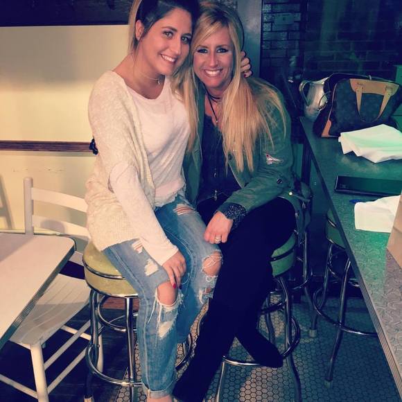 Meet your Posher, Caitlin - Picture 1 of 1